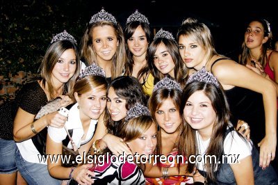 Luisa Viesca, Montse Gonzalez, Arantza Diaz, Paulina Martínez, Elia Dávalos, Mariana Estrada, Ana Setien, Ana y Luisa Pérez.