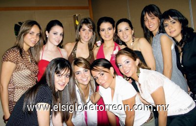 Ileana Villa, Maty Espada, Brenda Arriaga, Lorena y Dora González, Karina Jaidar, Any Arratia, Becky García, Paola Vargas y Rally Katsikas.