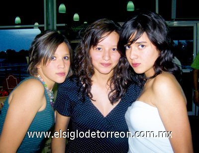 Daniela, Andrea y Lesly.