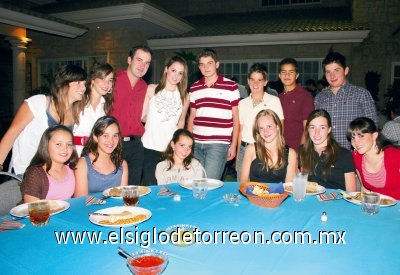 Laura, Marina, Ricardo, Maty, Andrés, Fernando, Bernardo, Mario, Ana Raquel, Maytechu, Jimena, Ana Margarita, Andrea y Daniela.