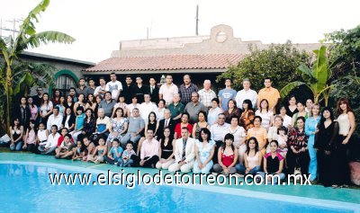 Homenaje a José león Robles De La Torre
Familias De La Torre en el convivio que organizaron para homenajear a José León De La Torre.