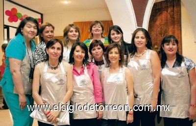 Damas integrantes del Patronato del Hogar de niños San Agustín, Any de Lara, Pilar de Cobos, Claudia de Rebollo, Lety de Izaguirre, Claudia de Valdéz, Marisa de Ibarra, Cristina Batarse, Eréndira de Hernández, Estela de Obeso y Claudia Rebollo.