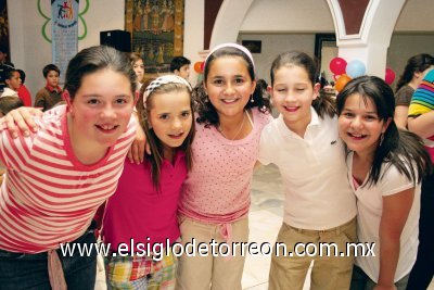 Geovana Jacamán, Rosa Martha Yarahuan, Victoria Murra, Valeria González y Frida von Bertrab.