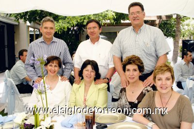 Alfonso y Martha Alarcón, Mauricio y Gaby Alarcón, Alejandro y Cristina Garza y Tere Rodríguez de Villavicencio.