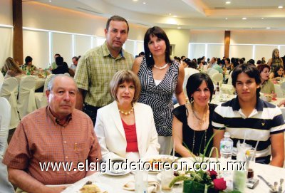 Carlos Acosta Gómez, Gabriela Maldonado de Acosta, Gabriela Acosta, Octavio González Acosta, Enrique Sada y Verónica Acosta de Sada.