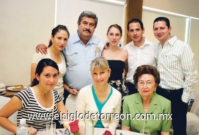 Luly, Sergio y Bárbara Berlanga, Pimpo Garza, Colín, Laura y Celina Berlanga y Alicia Z. de Villarreal.