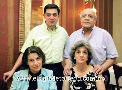 Nesim Issa Tafich, Salomón Issa Murra, Miriam Issa Tafich y Miriam Tafich de Issa.