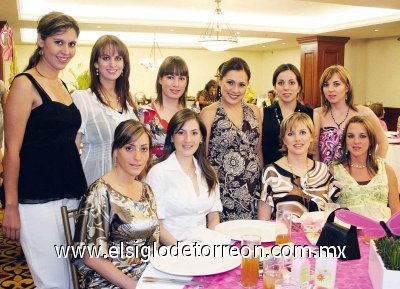 LINDA ESPERA
Lizett Espinoza de Solis junto a sus amigas Ana Cecy Zavala, Sofía Zarzar de Kuri, Claudia Valdés de Pérez, Ana Tere García de Torres, Susana Garza, Carla Lozano de Burillo, Paty Cerón de Burillo, Queta Bonilla de Gómez y Sofía Garza de Marcos