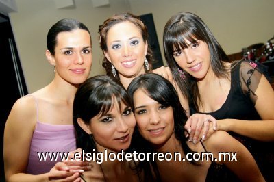 Elena Sáenz, Adriana Cruz, Valeria Castro, Cristy Viesca y Fer García.