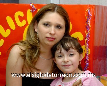 03062007
Fanny Edith González Camporredondo festejó a su hija Yoselin Edith Hernández González por su octavo cumpleaños.