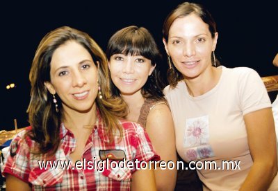 Tere de la Fuente, Jacqueline Flores y Rocío Vargas.