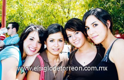 Carla Farías, Gaby Ríos, Andrea Olivares y Adriana Díaz.