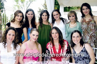 María Dabdou de Dávila, Mónica Martínez de Villalobos, Gaby Díaz de León de Obeso, Brenda Baille de Villalobos, Ale Nahle de Mijares, Sofía Papadópulos de Mijares, Nelly Fernández de Villarreal, Karla Villarreal de Salazar, Adriana Plancarte de Treviño y Mariana Martínez de Portilla.