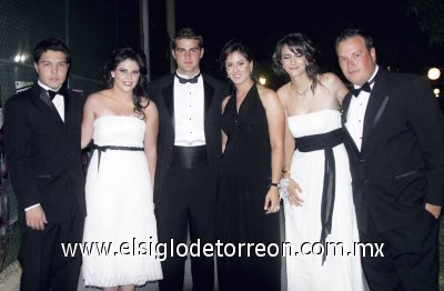 Gerardo Viesca, Andrea Arriola, Hedí Sesma, Marcela Dabdoub, Maite López y Paco Delgado.