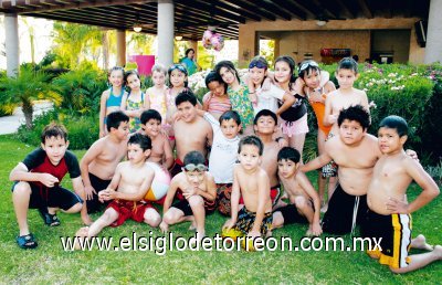 La festejada junto a todos sus invitados.