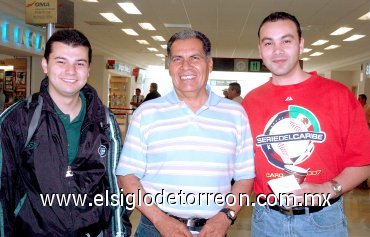 09062007
José Benezda, Antonio Pollorena y Jorge Eduardo Sánchez viajaron al DF.