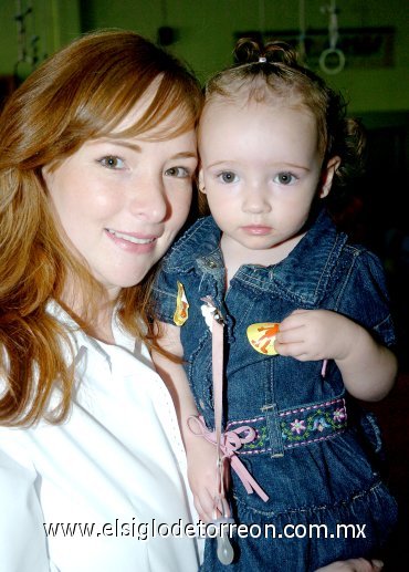 10062007
Isadora de Ducoulombier y su hija Camila.