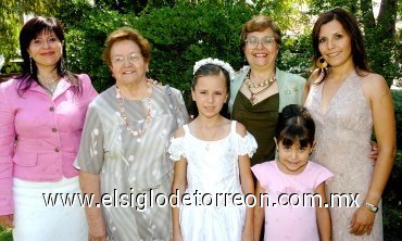 10062007
María Antoniera Morales, Clelia de Morales, Beatriz de Pérez, Betty de Torres, Ana Sofía y Valeria Torres Pérez.