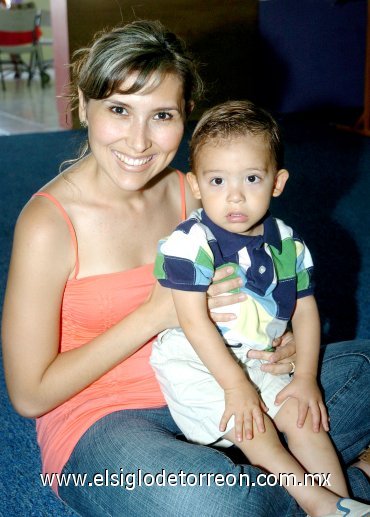 10062007
Mónica Pereyra de Pérez y su hijo César Pérez Pereyra.