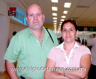 13062007
Héctor Salim Sheheb viajó a Tijuana, lo despidió Alicia de Sheheb.