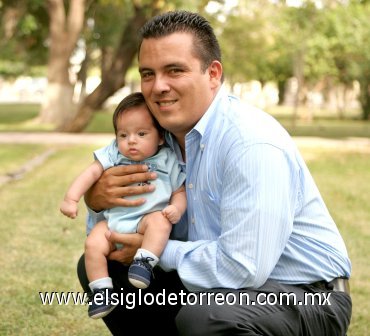 17062007
Iván Chávez Lastra se estrena como papá de su hijo Jesús Iván.