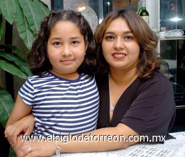 17062007
Patricia Ramírez de Carrillo con su hija Patricia Janelly Carrillo, el día que festejó su cumpleaños.