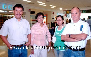 17062007
Rafael Ramírez, Yolanda Hernández, Isela Barradas y Hugo Benítez viajaron a Veracruz