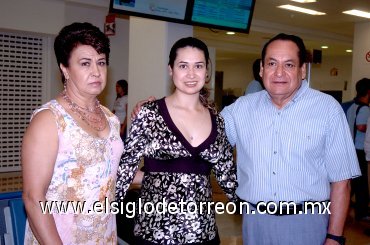 20062007
José de Jesús, Blanca Evelia y Elizabeth Ramírez viajaron a Cancún.