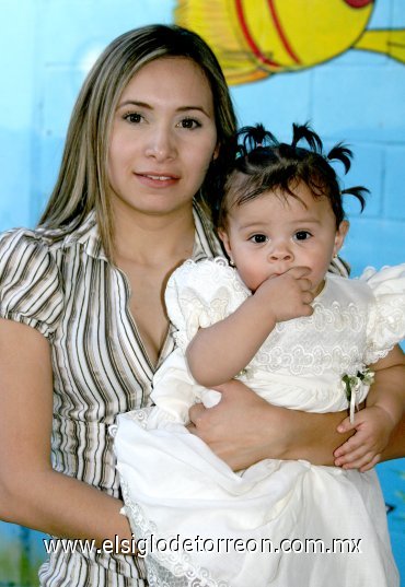 24062007
Luisa Fernanda Zubiría Arratia junto a su mamá, Selene Zubiría Arratia, el día que festejó su primer cumpleaños.