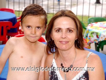 25062007
Arcelia Serrano de Ortiz y su hijo Ignacio.