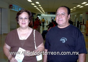 25062007
Albino y Josefina Barrios viajaron con destino a California.