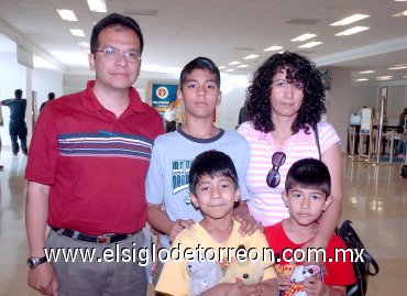 27062007
Pedro, Mariana, Alejandro, Eduardo y Rodrigo Ríos Márquez viajaron a Detroit.