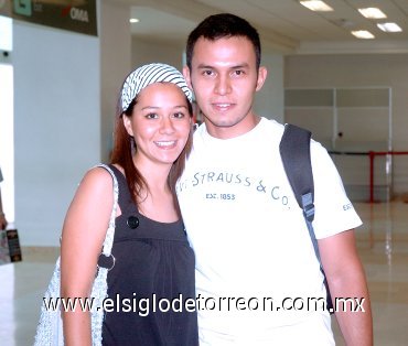 30062007
Santiago Rodríguez y Ana Patricia Téllez de Rodríguez viajaron a Cancún.