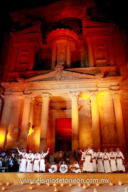 El monumento de Petra en Jordania, complejo arquitectónico de origen nabateo de dos mil años de antigüedad, quedó segunda en las votaciones de los internautas sólo superada por la Gran Muralla China.