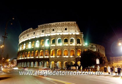 El Coliseo, conocido en su origen como Anfiteatro Falvio o simplemente 'Amphitheatrum', es el anfiteatro romano más famoso, que se alza en el centro de la capital italiana.