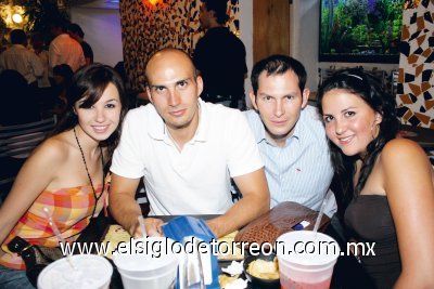 Mariana Algara, Daniela Nohra, Raúl Pérez-Tueme y Ana Acosta.