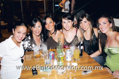 Y ¡Llego la Noche!
Sandra Martínez, Any Guinea, Erica García Mora, Helwe Dabdou, Gaby Arriaga y Ana Cristina de la Peña.