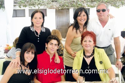 Paty Gutiérrez, Carmen Guerra, Francisco Gutiérrez, Victoria y Paco Gutiérrez y Adriana Castro.