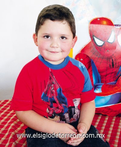 Ya tiene 5 años
Oscar Fernando Gosserez Colchado.