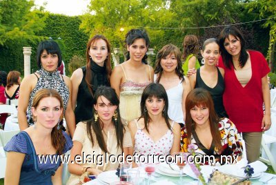 La futura novia junto a sus amigas Anel, Melina, Ángeles, Daniela, Celina, Regina, Mónica, Laura y Arlette.