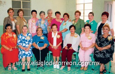 Reunión de ex alumnas
Esperanza Torres, Socorro Martínez, Rosa del Carmen García, Felicia Castillo, Rosa María Ibarra Lozano, Beatriz Tovar, Graciela Josefina Muñoz, Toyita Valdés de Villalobos, Abigail Elizalde, María José Fidalgo, Pili Haro, Pocha Acosta, Angelina Aguado, Lety Longoria, Gaby Cofiño y Luz Ma Ortega.