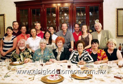 Conviven en familia
Familias Murra de la Peña, Martínez López, Peña Martínez, Ibargüengoytia Peña, Tafich y Martínez de Tobías.