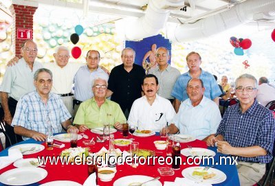 Festeja a lo Grande
Federico Obeso, Arturo Giacomán, Ramón García de la Cruz, Pipe Rodríguez, Gabriel Kort, Mario Villarreal, Francisco Ledesma, Ricardo Cisneros, Rogelio Barrios, Cándido García y Carlos Acosta.