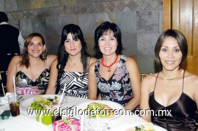 Ivonne de Zreik, Karina de Zreik, Eliosa de Guevara y Mayra de Corral.