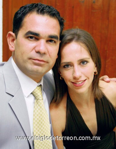 Ramón Helguera y Lizette Aguinaga de Helguera.