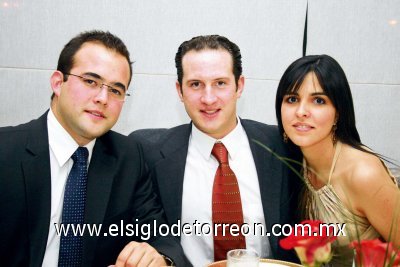 Ignacio Martínez, Tomás Regueiro y Ana Claudia Baca de Regueiro