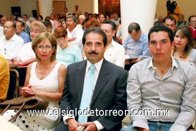 Gabriela Dávalos de Del Bosque, Mauricio Del Bosque Garza y Fernando Del Bosque Dávalos.