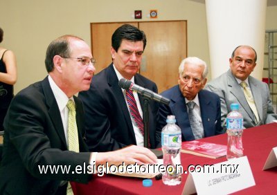 German Froto Madariaga, José Ángel Pérez Hernández, Don Homero Del Bosque y Ricardo Cisneros.