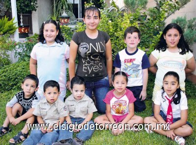 Los festejados junto a sus invitados David Cantú, Saraí Chávez, Gabriela Villarreal, Jacky Chávez, Ana Laura, Federico y Laura Gamboa