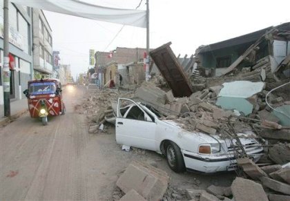 Varias viviendas quedaron destruidas y se teme que haya más víctimas entre los escombros.